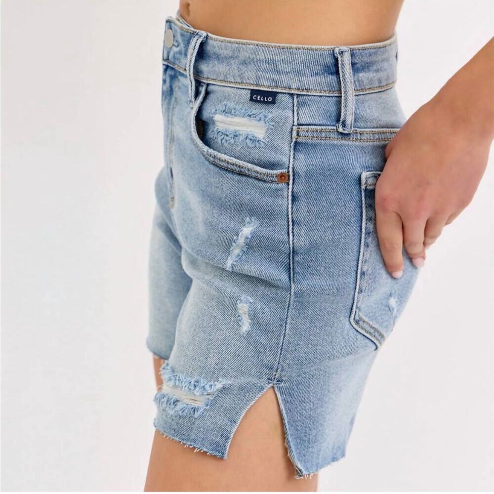 Cello NWT Mid-Rise Midi Denim Jean Shorts Side Slit Light Wash Small (1-3) - Picture 3 of 9
